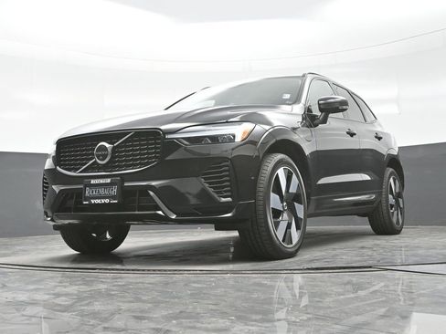 Used 2023 Volvo XC60 T8 Ultimate w/ Climate Package image 25