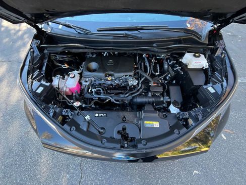 Used 2025 Toyota Sienna XLE image 35