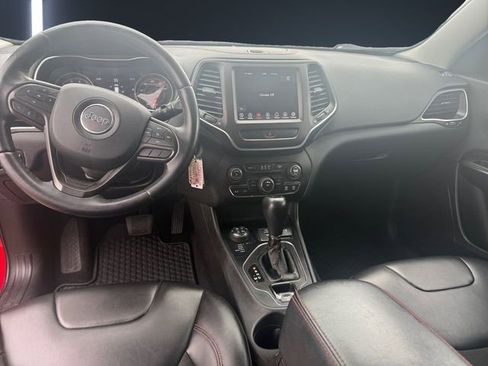 Used 2019 Jeep Cherokee Trailhawk image 10