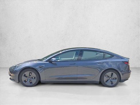 Used 2021 Tesla Model 3 Standard Range Plus RWD image 9