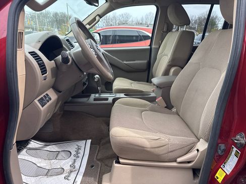 Used 2014 Nissan Frontier SV w/ SV Value Truck Package AWD/4WD image 10