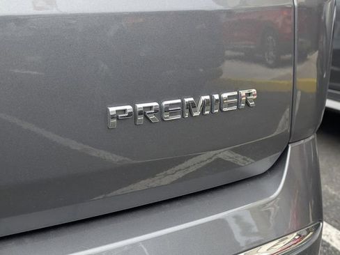 Used 2019 Chevrolet Traverse Premier w/ Driver Confidence II Package FWD image 7