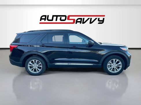 Used 2024 Ford Explorer XLT w/ Equipment Group 202A AWD/4WD image 8