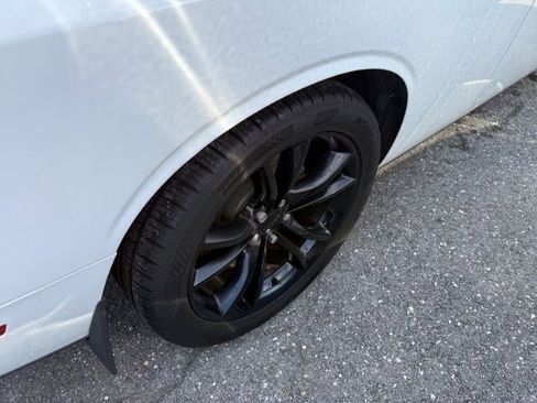 Used 2016 Dodge Challenger SXT Plus image 8