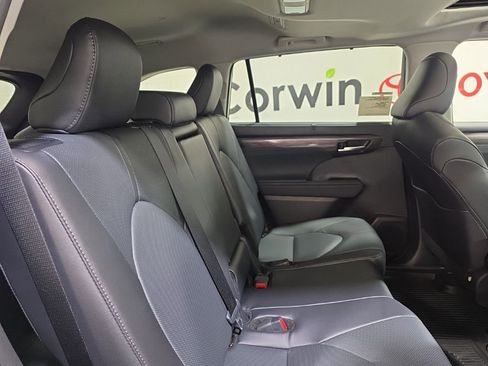 Used 2026 Toyota Highlander Limited image 18