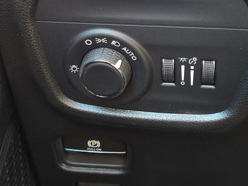 Used 2025 Jeep Grand Cherokee L Laredo w/ Luxury Tech Group I image 27