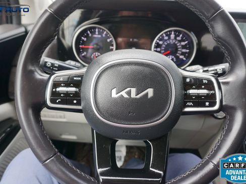 Used 2023 Kia Carnival EX FWD image 41