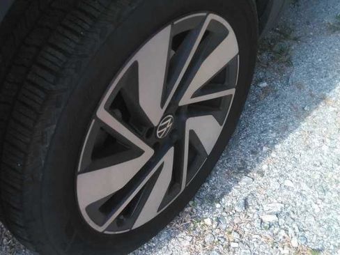 Used 2025 Volkswagen Atlas SE FWD image 5