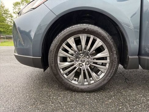 Used 2024 Toyota Venza XLE AWD/4WD image 25