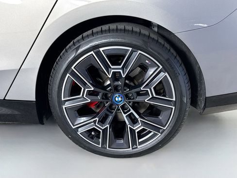 Used 2024 BMW i5 eDrive40i w/ Executive Package image 33