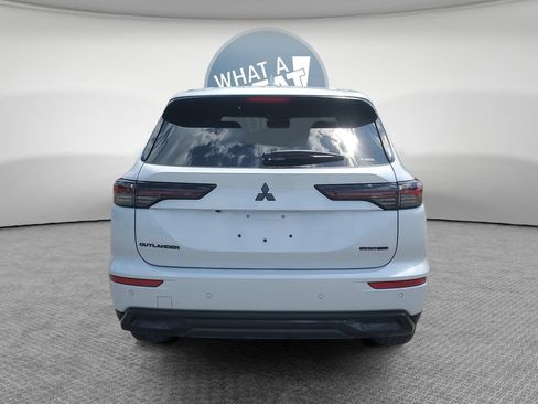 New 2026 Mitsubishi Outlander LE AWD/4WD image 4
