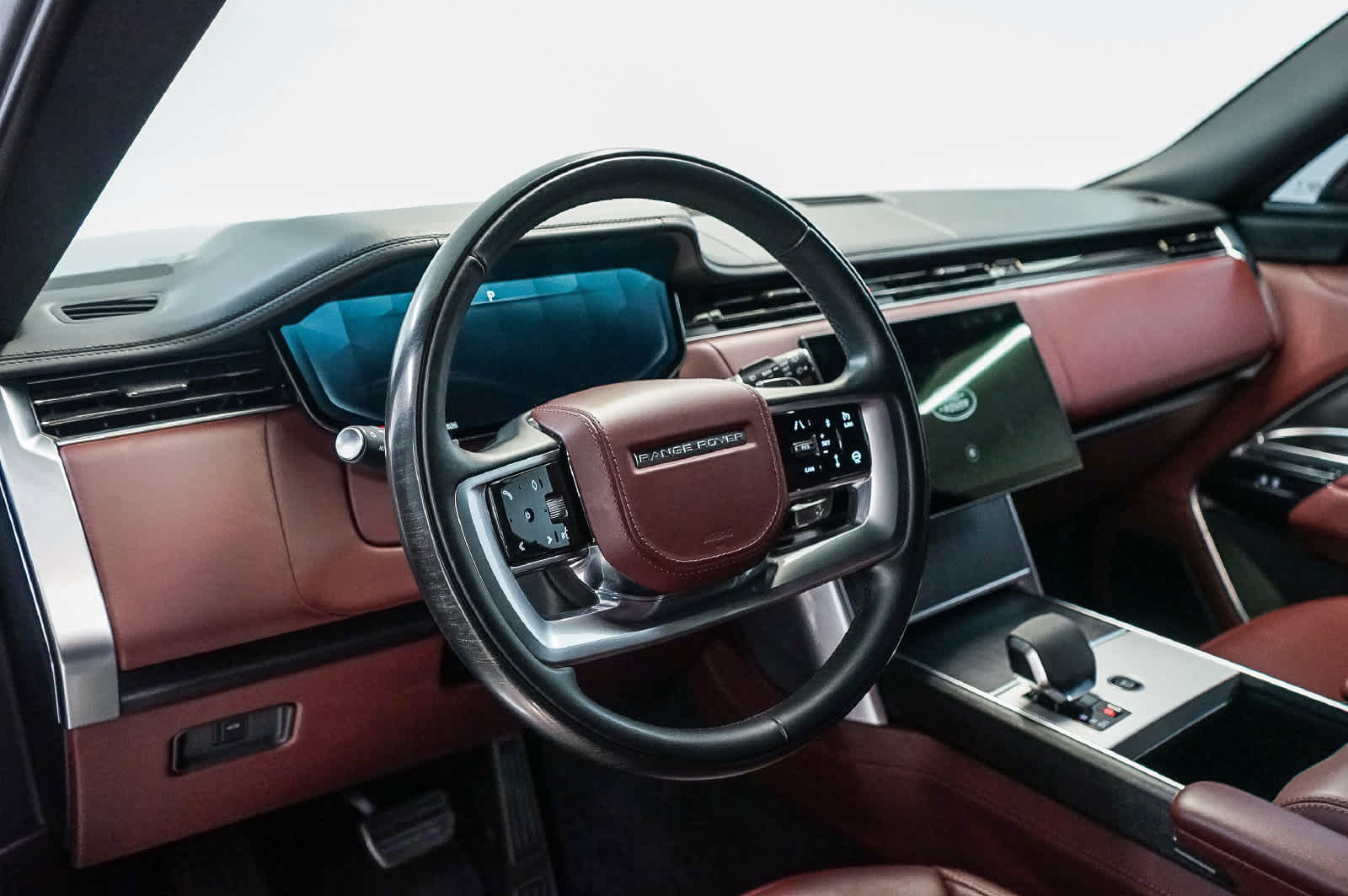 Used 2025 Land Rover Range Rover SE AWD/4WD image 4