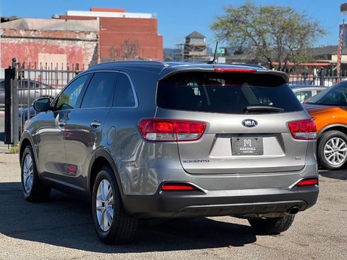 Used 2016 Kia Sorento LX 4dr SUV image 6