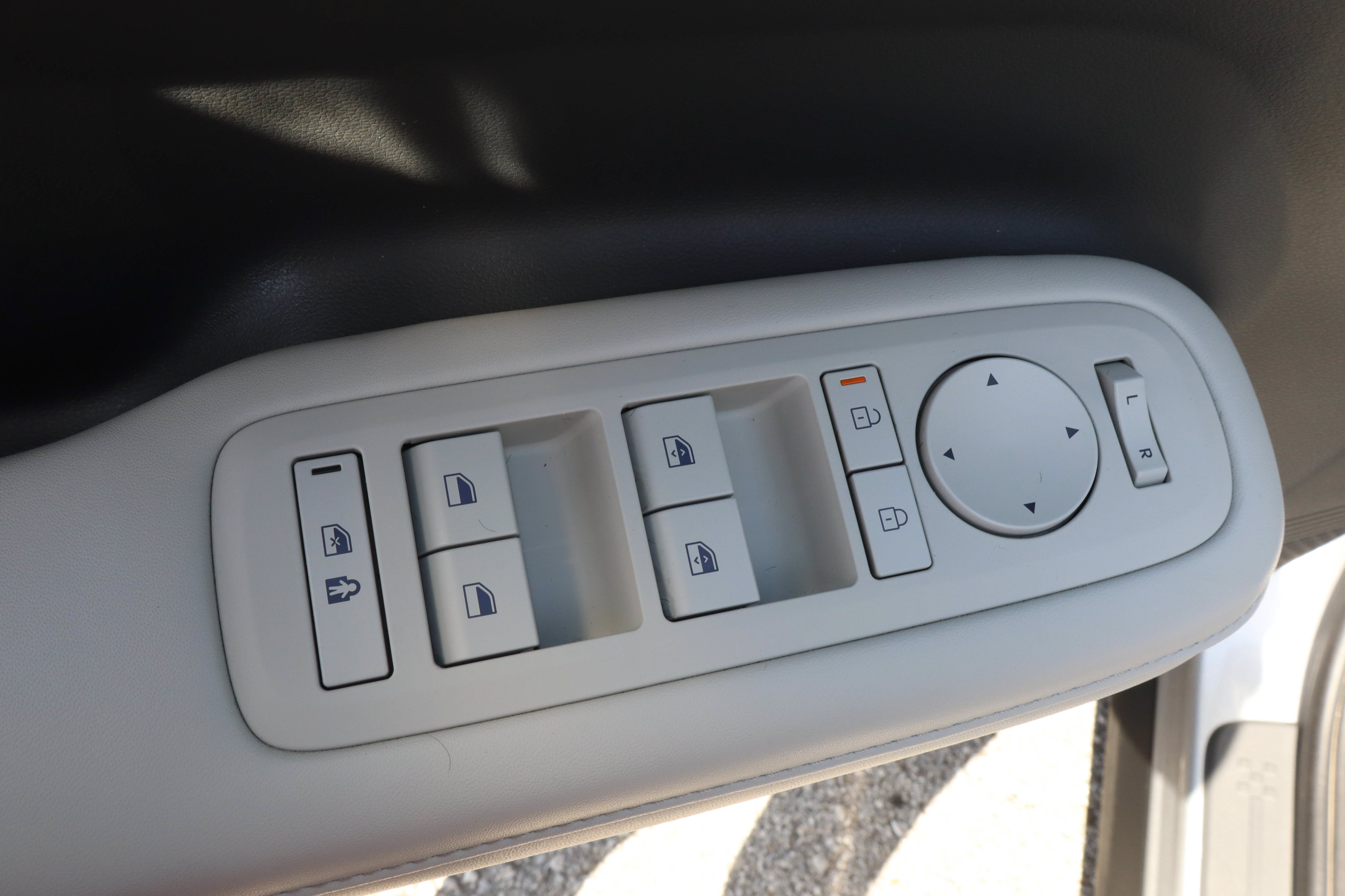 Used 2025 Hyundai Santa Fe SEL FWD image 14