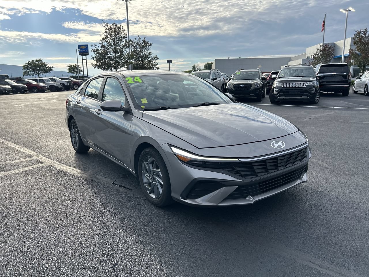 Used 2024 Hyundai Elantra SEL FWD image 1