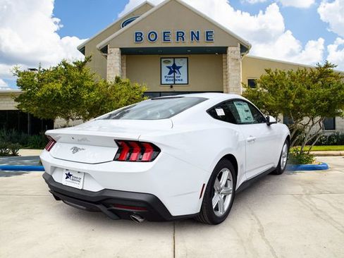Used 2026 Ford Mustang Coupe RWD image 5