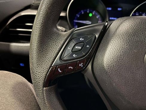 Used 2020 Toyota C-HR LE image 38