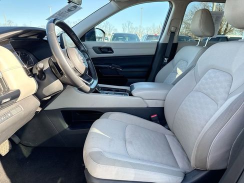 Used 2024 Nissan Pathfinder SV image 19