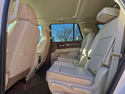 Used 2021 GMC Yukon Denali w/ Denali Premium Package image 13