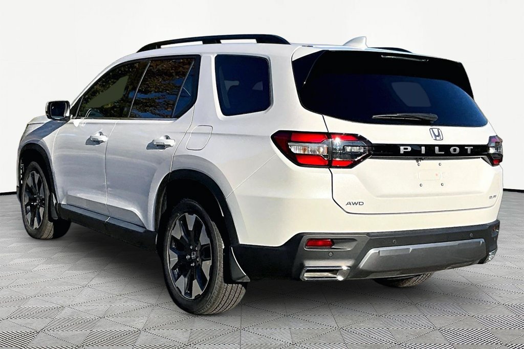 Used 2026 Honda Pilot Elite image 4