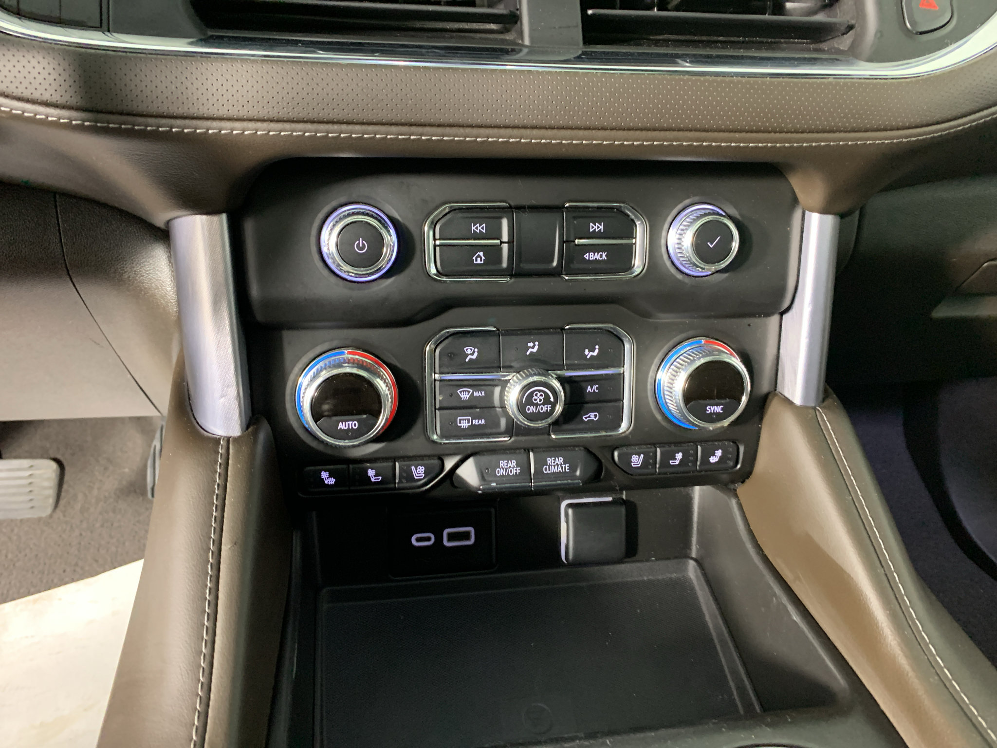 Used 2022 GMC Yukon XL SLT w/ SLT Premium Package AWD/4WD image 23