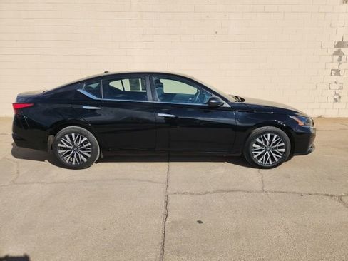 Used 2025 Nissan Altima 2.5 SV image 5