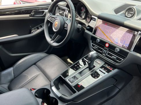 Certified 2025 Porsche Macan AWD/4WD image 12