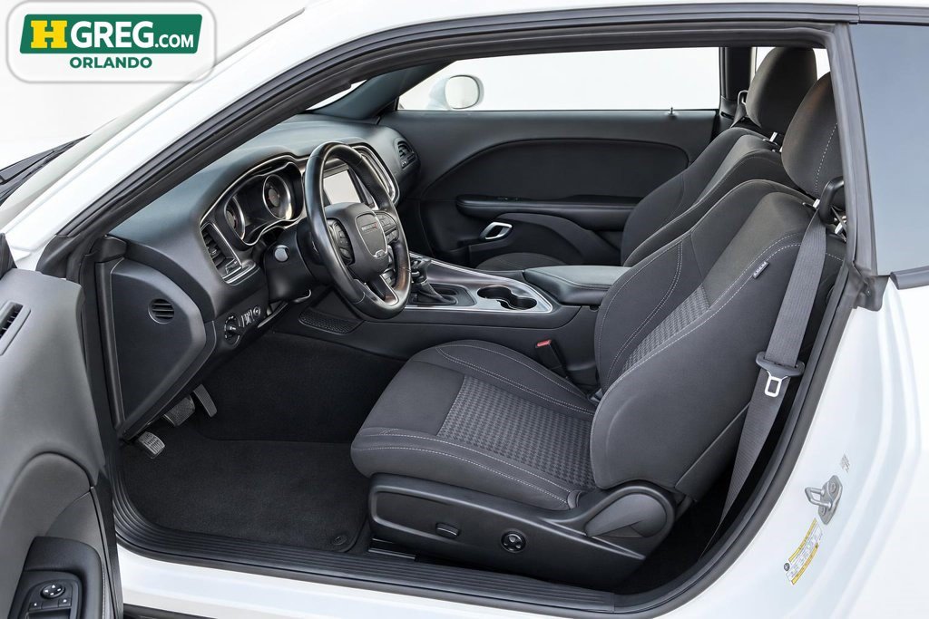 Used 2018 Dodge Challenger SXT RWD image 8