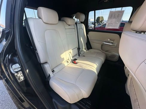 Used 2023 Mercedes-Benz GLB 250 4MATIC w/ Premium Package image 36
