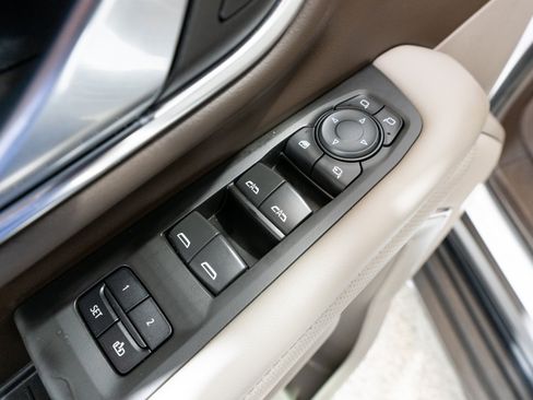 Used 2022 GMC Yukon SLT w/ SLT Premium Package AWD/4WD image 14