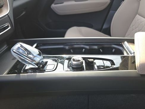 New 2026 Volvo XC60 B5 Plus w/ Climate Package image 32