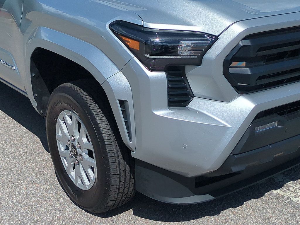Certified 2024 Toyota Tacoma SR5 AWD/4WD image 9
