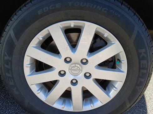 Used 2014 Chrysler Town & Country Touring image 28