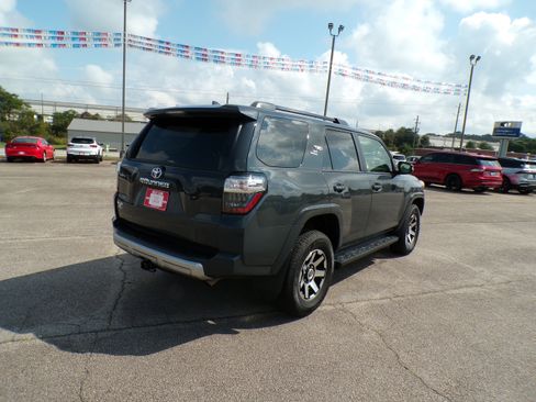 Used 2024 Toyota 4Runner TRD Off-Road Premium image 7