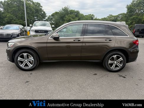 Used 2017 Mercedes-Benz GLC 300 4MATIC image 5
