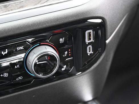 Used 2025 Chevrolet Silverado 1500 LTZ image 41