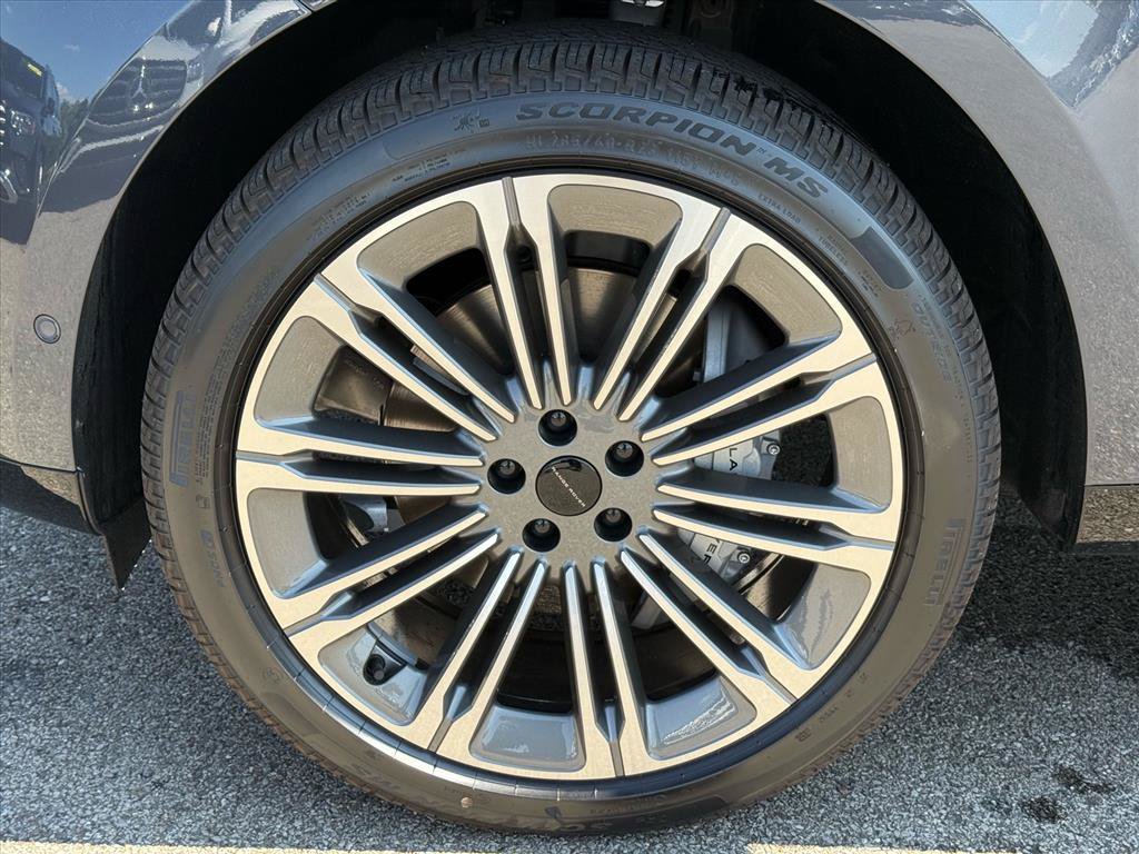 New 2026 Land Rover Range Rover Long Wheelbase SE AWD/4WD image 9