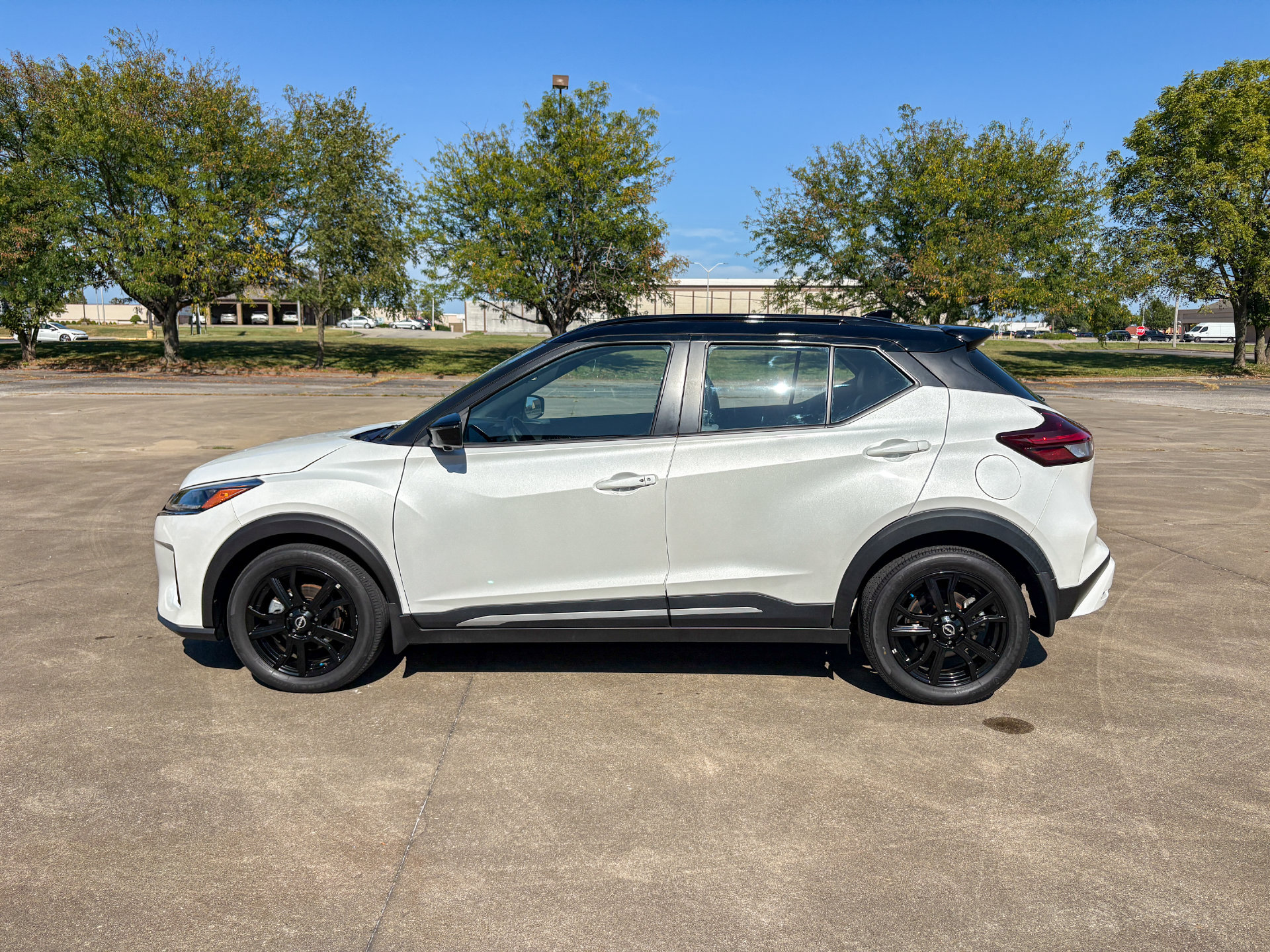 Used 2024 Nissan Kicks SR w/ SR Premium Package FWD image 6