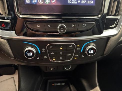 Used 2023 Chevrolet Traverse LT AWD/4WD image 19