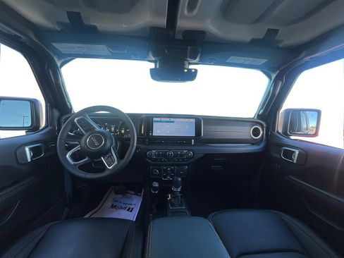 Used 2024 Jeep Wrangler Unlimited Sahara w/ Technology Group image 12