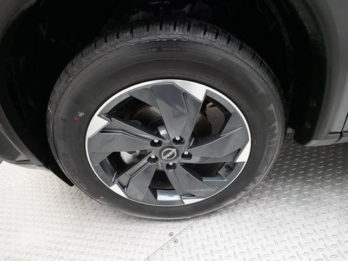 Certified 2024 Nissan Rogue SV image 27