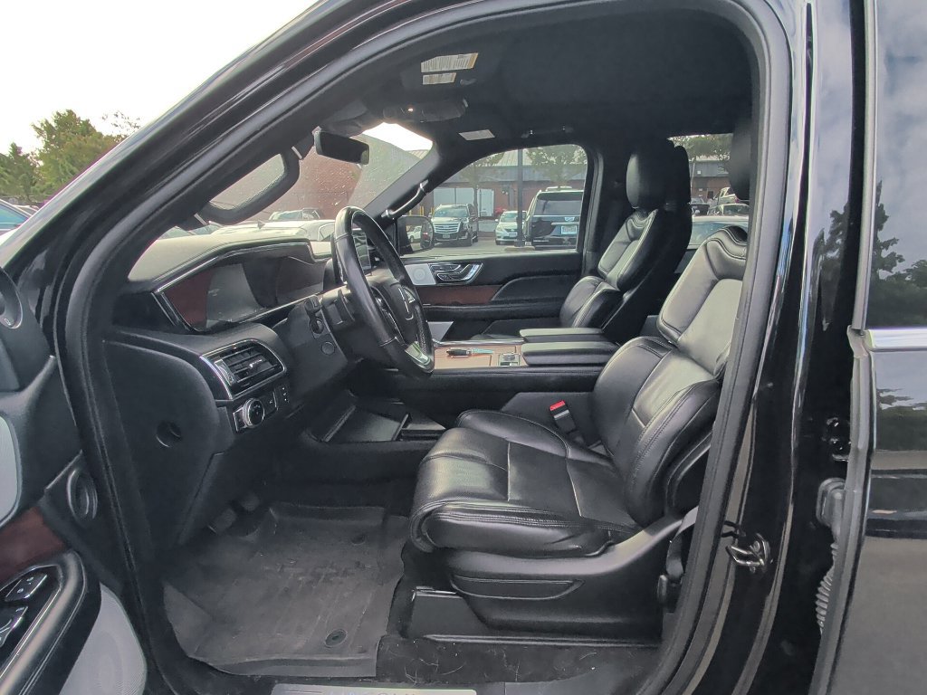 Used 2020 Lincoln Navigator L Reserve w/ Equipment Group 208A Reserve AWD/4WD image 10