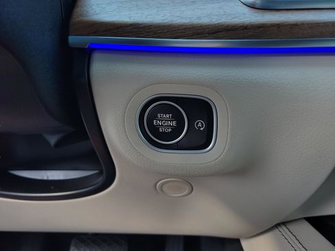 Certified 2025 Mercedes-Benz GLS 450 4MATIC image 30