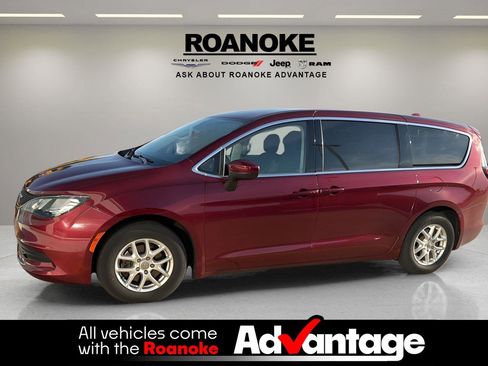 Used 2017 Chrysler Pacifica Touring FWD image 1