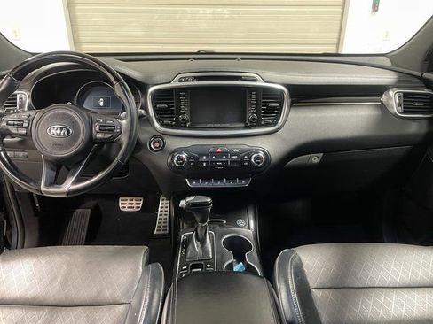 Used 2017 Kia Sorento SX image 16