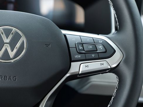 New 2026 Volkswagen Taos SE FWD image 22