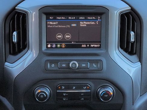 Used 2020 Chevrolet Silverado 1500 Custom w/ Custom Value Package image 17