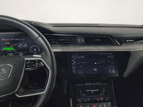Used 2021 Audi e-tron Premium w/ Convenience Plus Package image 18