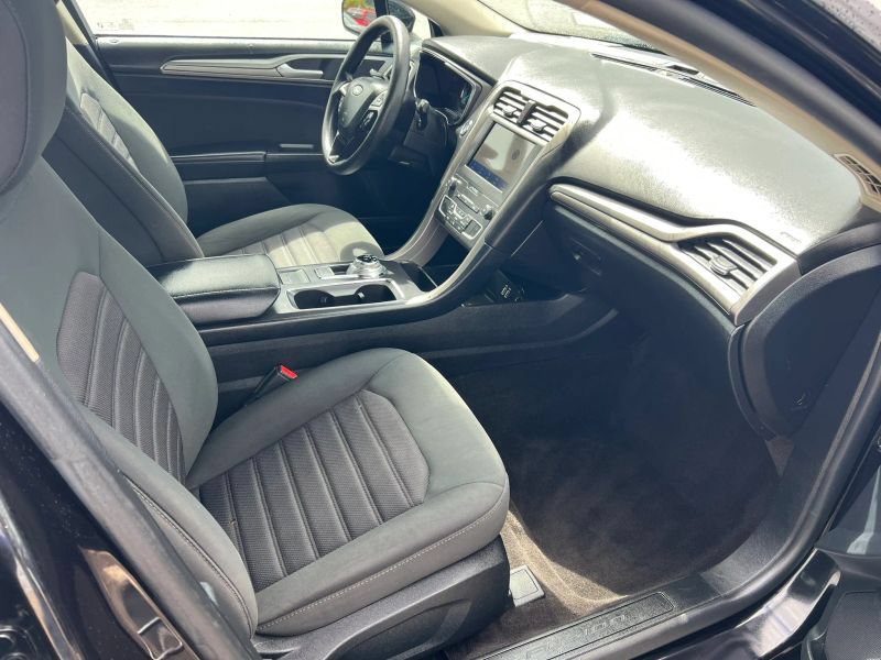 Used 2020 Ford Fusion SE FWD image 8