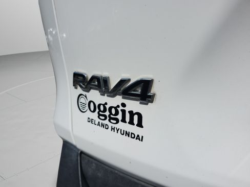 Used 2019 Toyota RAV4 XLE w/ Convenience Package FWD image 32